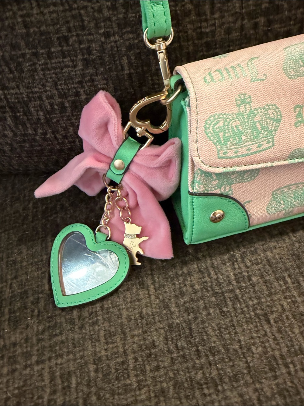 Juicy Couture EXCLUSIVE Crossbody Bag Adjustable - Picture 6 of 10